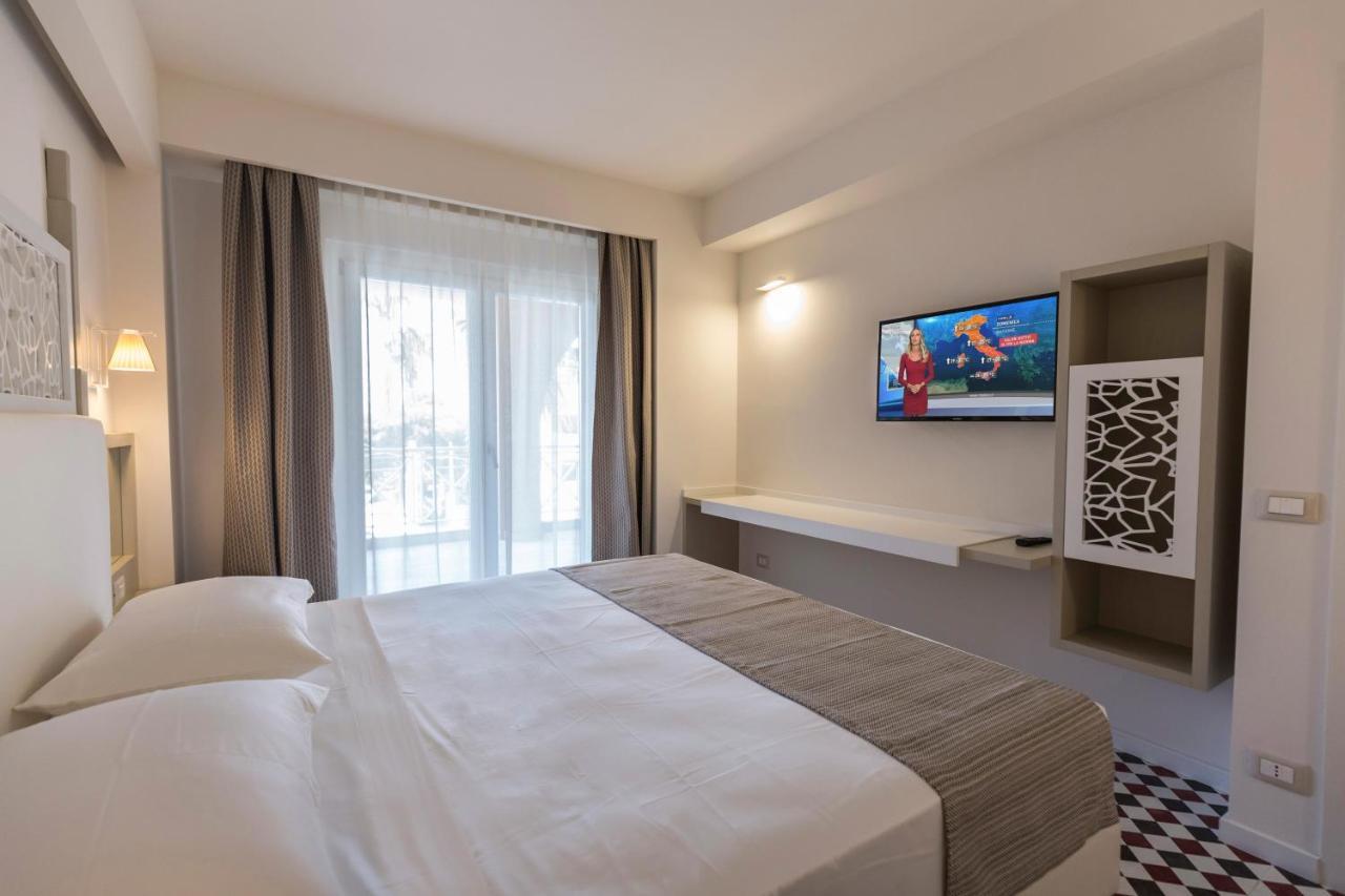 Suite Hotel L'Oasi Di Riaci (Adults Only) Santa Domenica  Ngoại thất bức ảnh